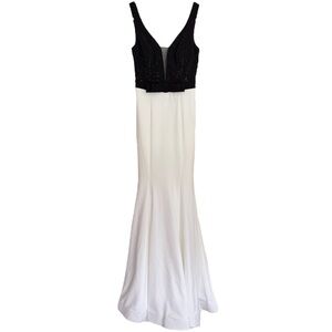 White Sleeveless V-Neck Prom Gown